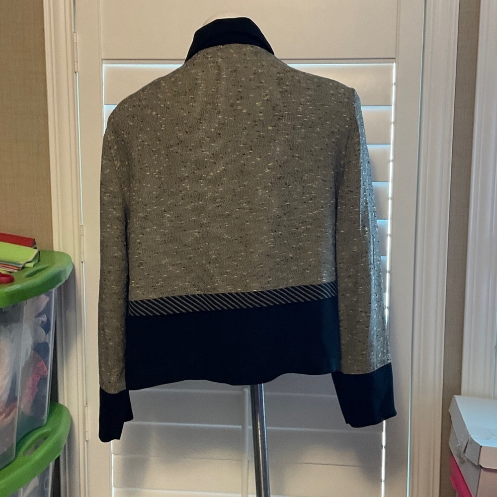 Chic Women's Black and Gray Jacket - Picture 3 of 10